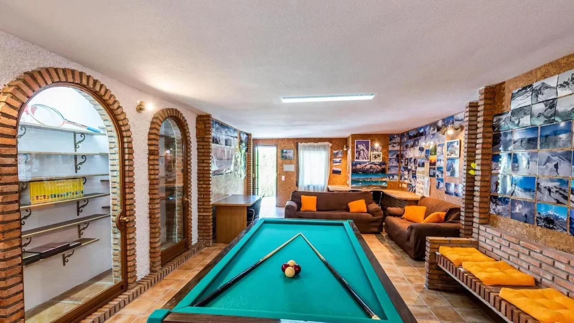 Spacious Villa With Private Pool In 모나칠 외부 사진