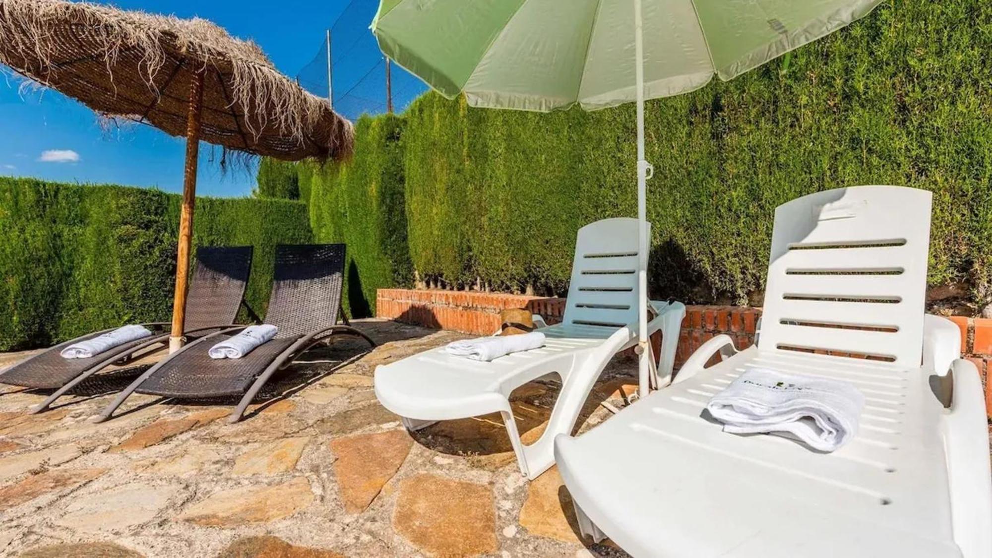 Spacious Villa With Private Pool In 모나칠 외부 사진