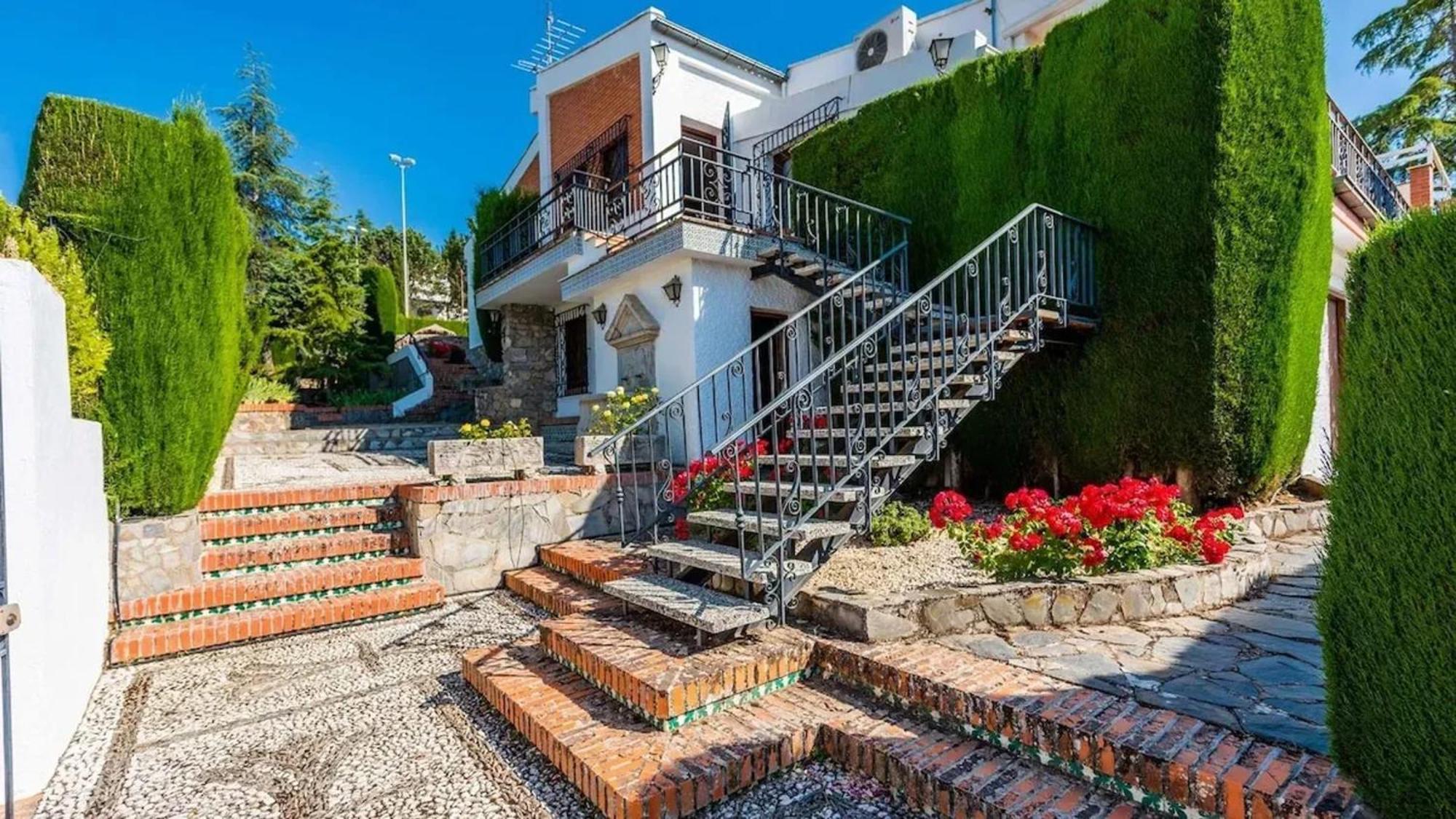 Spacious Villa With Private Pool In 모나칠 외부 사진