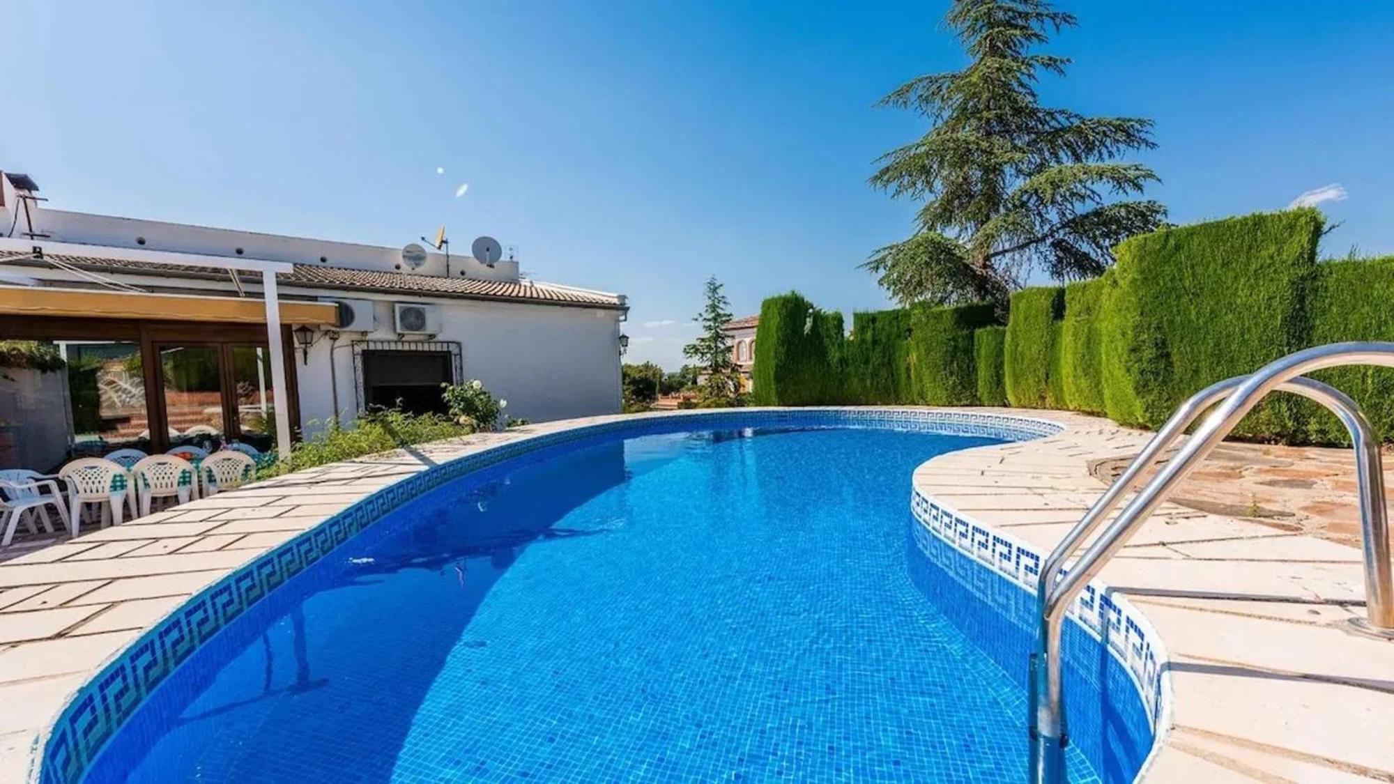 Spacious Villa With Private Pool In 모나칠 외부 사진