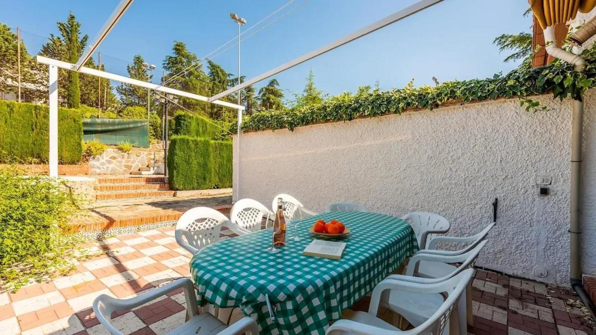 Spacious Villa With Private Pool In 모나칠 외부 사진