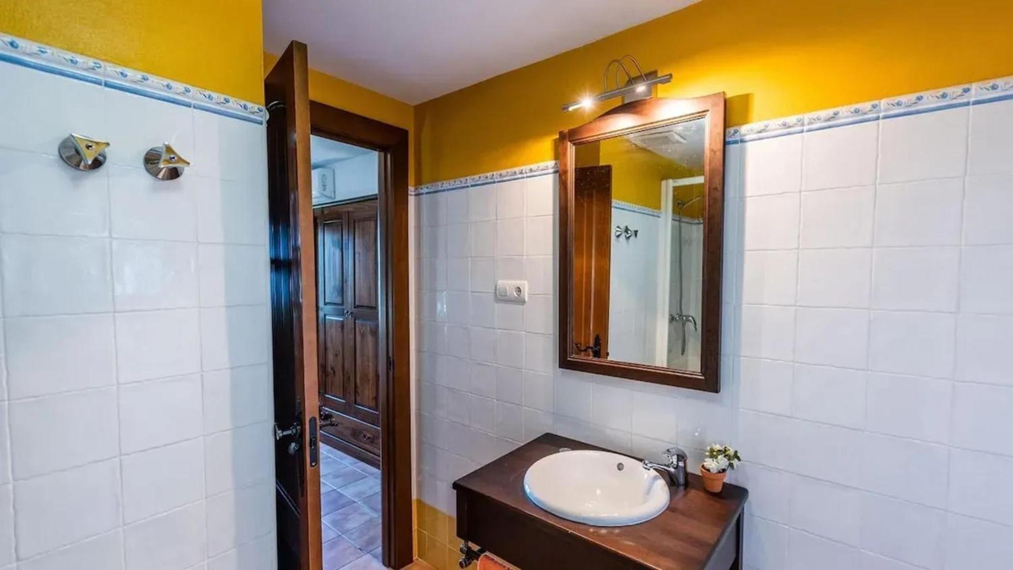 Spacious Villa With Private Pool In 모나칠 외부 사진