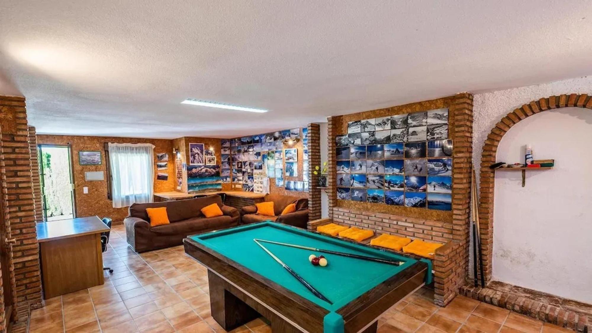 Spacious Villa With Private Pool In 모나칠 외부 사진