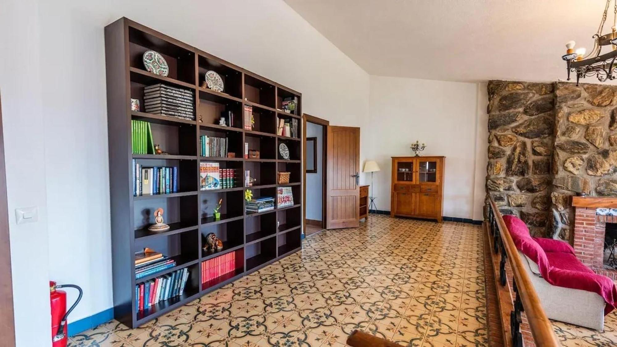 Spacious Villa With Private Pool In 모나칠 외부 사진