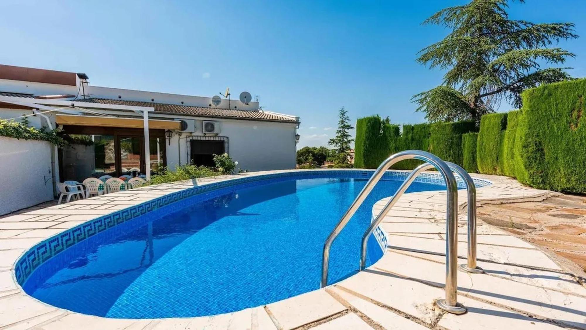 Spacious Villa With Private Pool In 모나칠 외부 사진