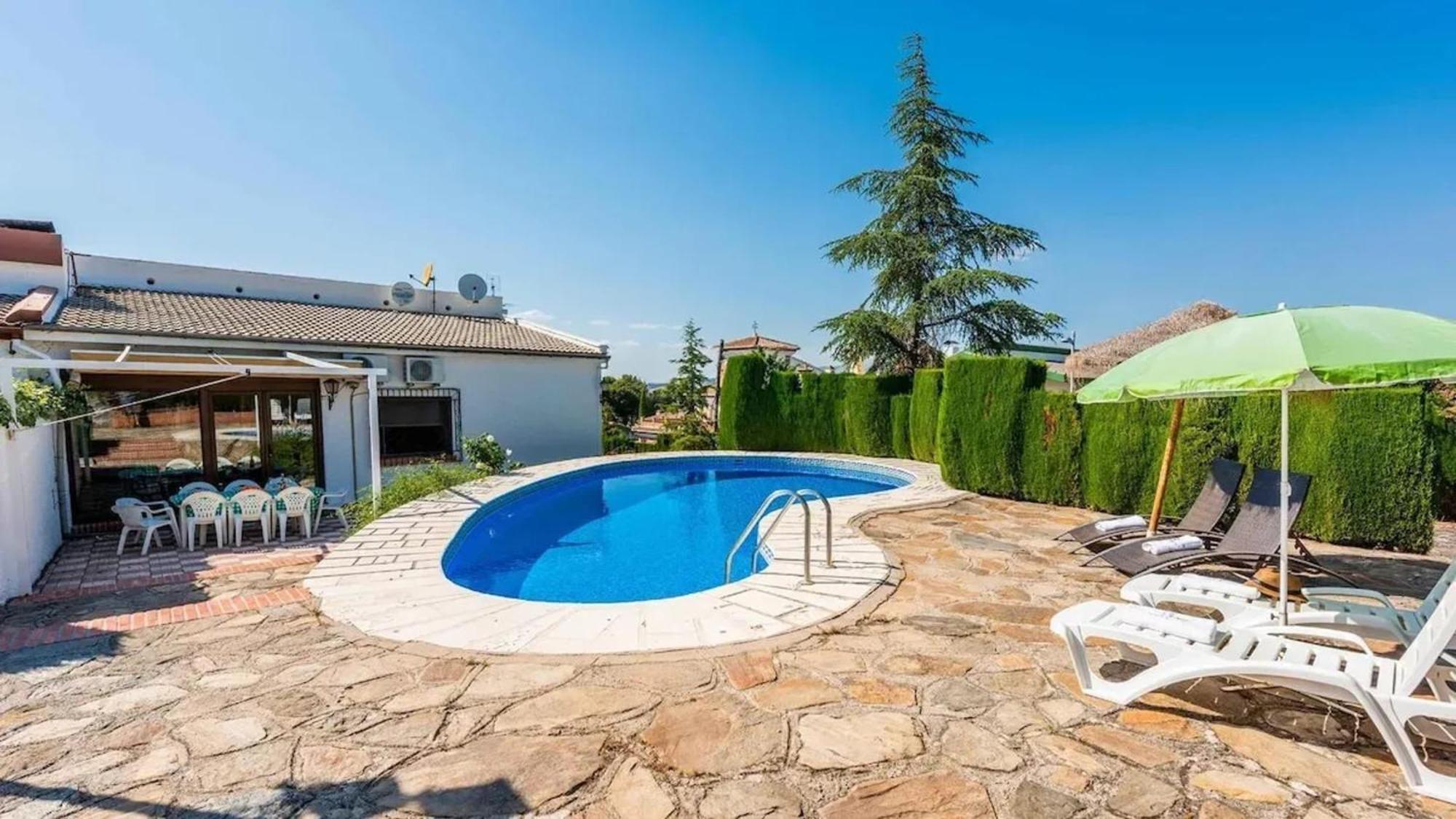 Spacious Villa With Private Pool In 모나칠 외부 사진